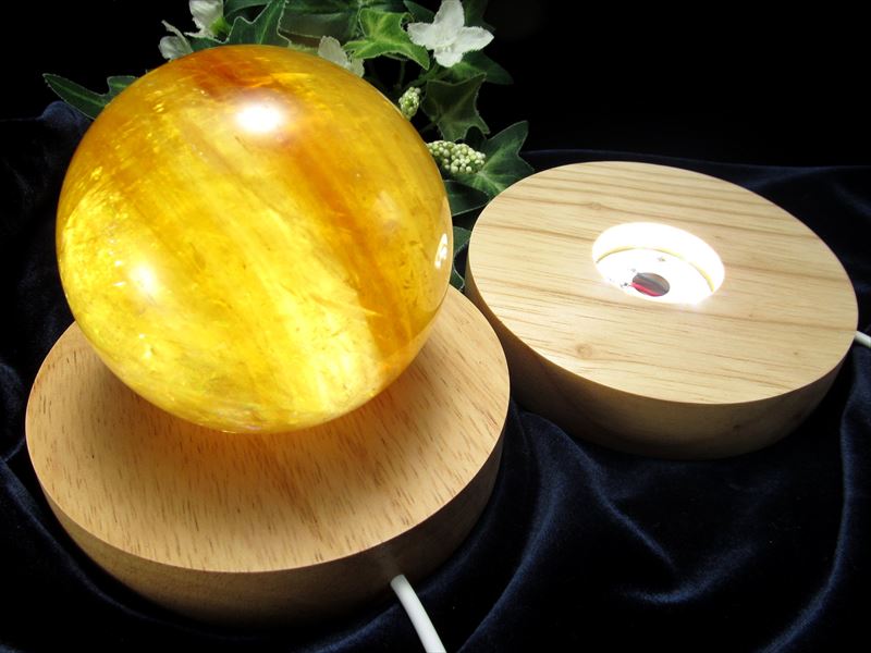 白色 LED発光の木製台座 透明な天然石のディスプレイに 激安 LED